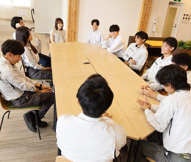 土木・環境工学&建築学科出身社員座談会の写真
