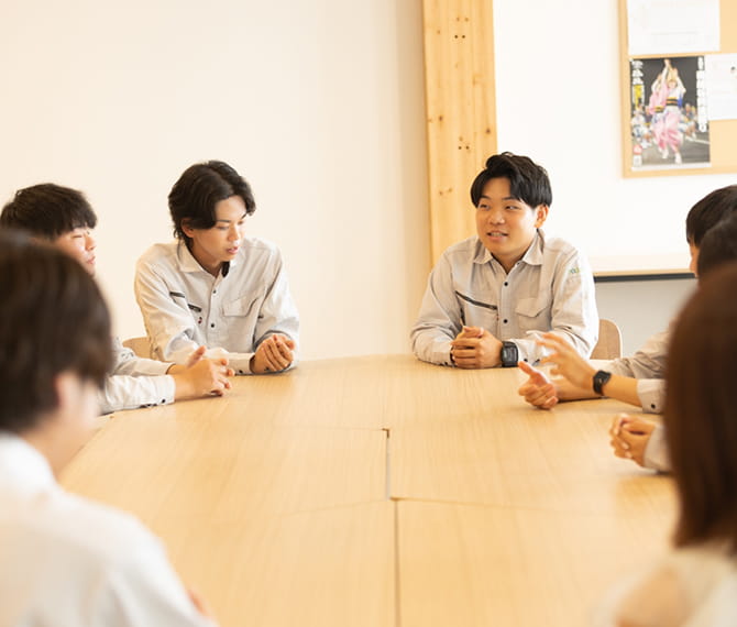 土木・環境工学&建築学科出身社員座談会の写真