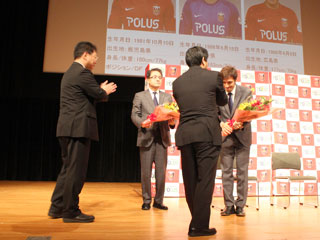 浦和レッズ関連情報 12 8 月 ポラスグループの全体朝礼に浦和レッズの淵田社長と3選手にお越しいただきました