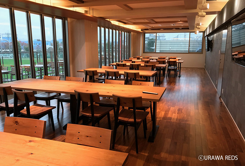 ポラスグループのポラテックが担当した浦和レッズクラブハウスの食堂の内装をご紹介します