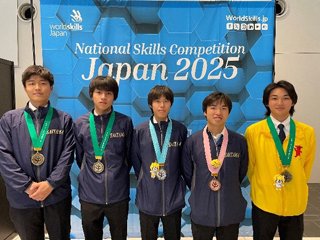 第63回技能五輪授賞式-2.jpg